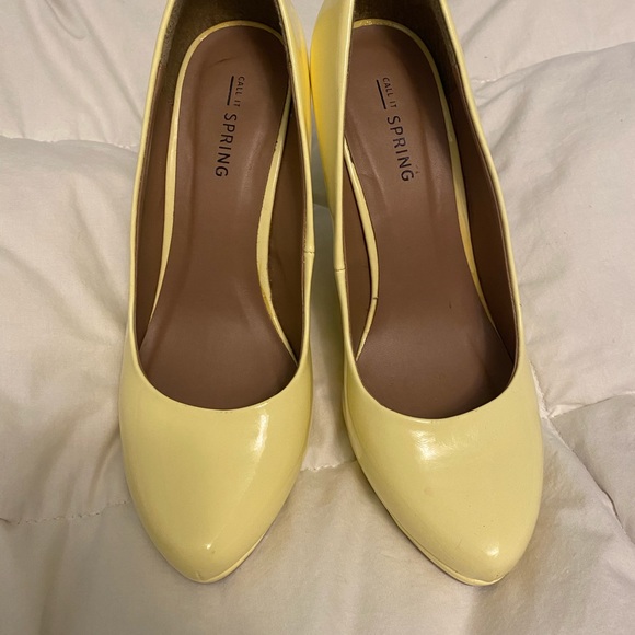 Call it Spring Pastel Yellow Heels - Picture 6 of 6